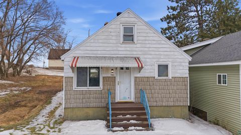 Photo of 726 Summitt St, Eveleth, MN 55734 (MLS # 6124023)