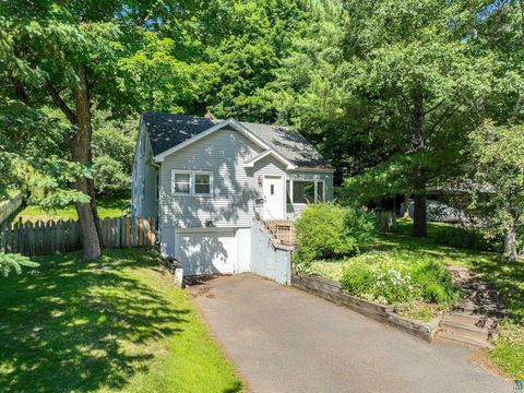 Photo of 1319 Brainerd Ave, Duluth, MN 55811 (MLS # 6126780)