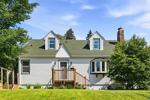 Photo of 4215 London Rd, Duluth, MN 55804 (MLS # 6126742)