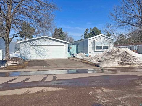 Photo of 21 Kalmia Dr, Duluth, MN 55810 (MLS # 6123944)
