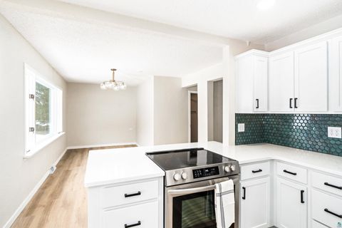 Tiny photo for 555 Park St, Duluth, MN 55803 (MLS # 6124282)