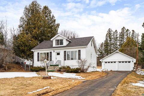 Photo of 555 Park St, Duluth, MN 55803 (MLS # 6124282)