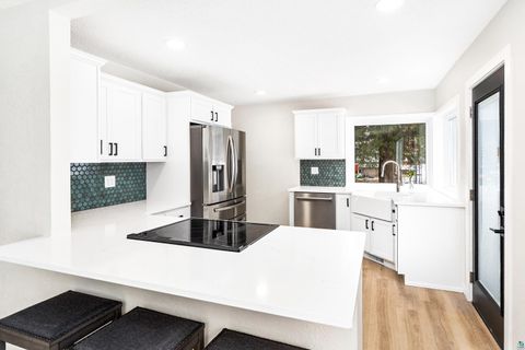 Tiny photo for 555 Park St, Duluth, MN 55803 (MLS # 6124282)