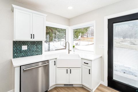 Tiny photo for 555 Park St, Duluth, MN 55803 (MLS # 6124282)