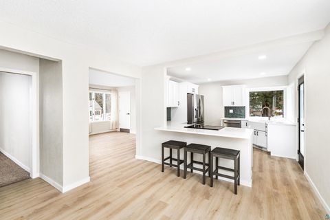 Tiny photo for 555 Park St, Duluth, MN 55803 (MLS # 6124282)