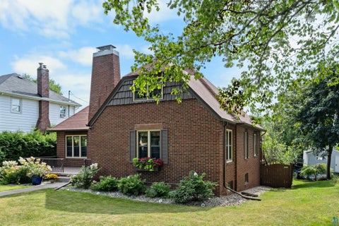 Tiny photo for 4214 Robinson St, Duluth, MN 55804 (MLS # 6127826)