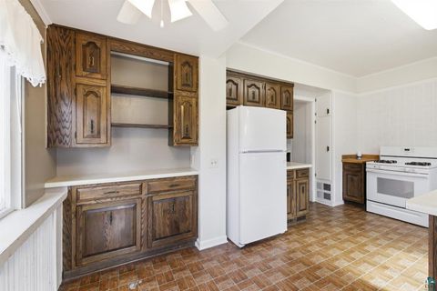 Tiny photo for 825 Fayal Rd, Eveleth, MN 55734 (MLS # 6125437)