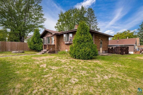 Tiny photo for 401 W Gary St, Duluth, MN 55807 (MLS # 6127863)