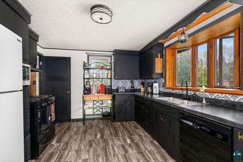 Tiny photo for 401 W Gary St, Duluth, MN 55807 (MLS # 6127863)