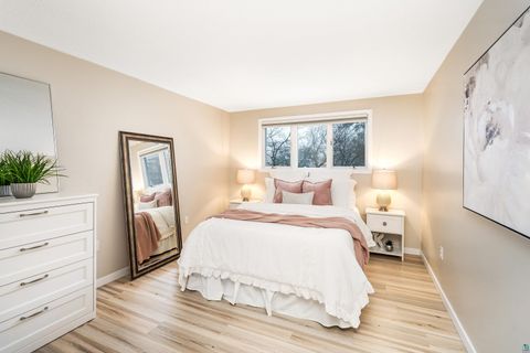 Tiny photo for 630 Valley Dr, Duluth, MN 55804 (MLS # 6124194)