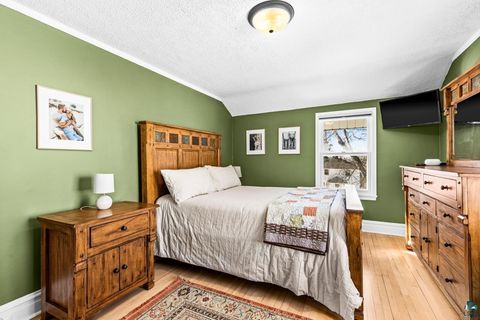 Tiny photo for 4025 Gladstone St, Duluth, MN 55804 (MLS # 6124170)