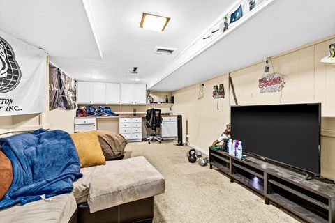 Tiny photo for 105 Lyons St, Duluth, MN 55811 (MLS # 6123233)