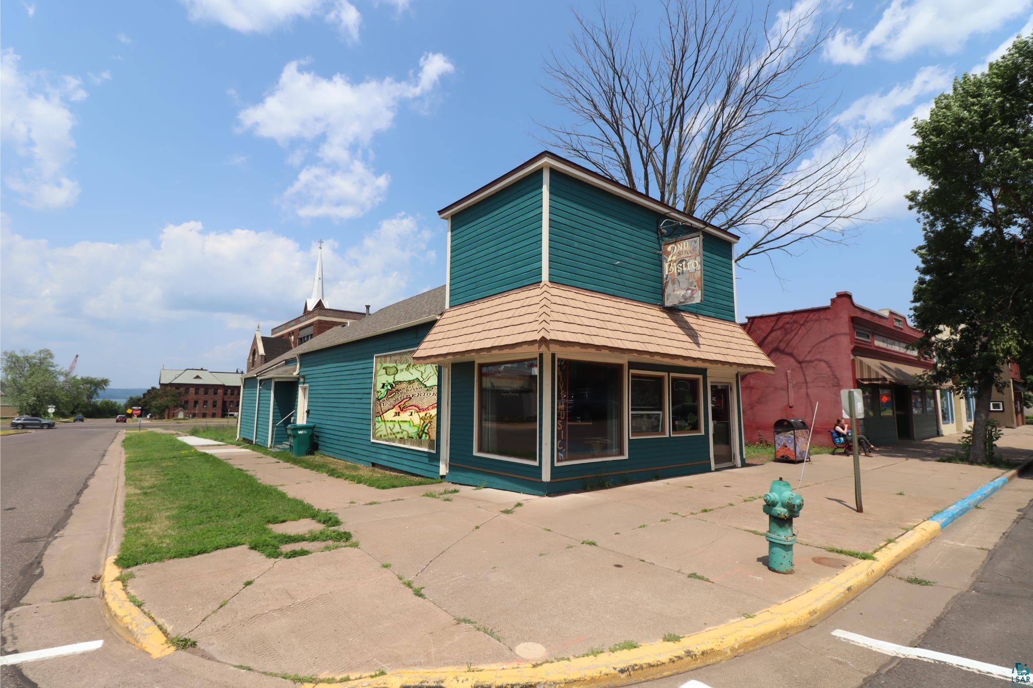201 Main St E