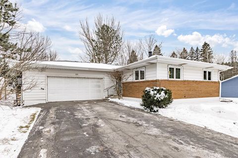 Photo of 110 Grove St, Proctor, MN 55810 (MLS # 6123121)