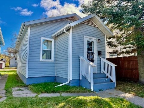 Photo of 2412 3rd Ave E Ave, Hibbing, MN 55746 (MLS # 6122433)