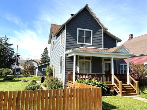 Photo of 1211 Weeks Ave, Superior, WI 54880 (MLS # 6128196)