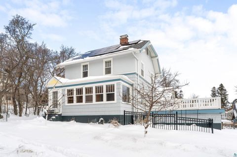 Photo of 16 S 25th Ave E Ave, Duluth, MN 55812 (MLS # 6124103)