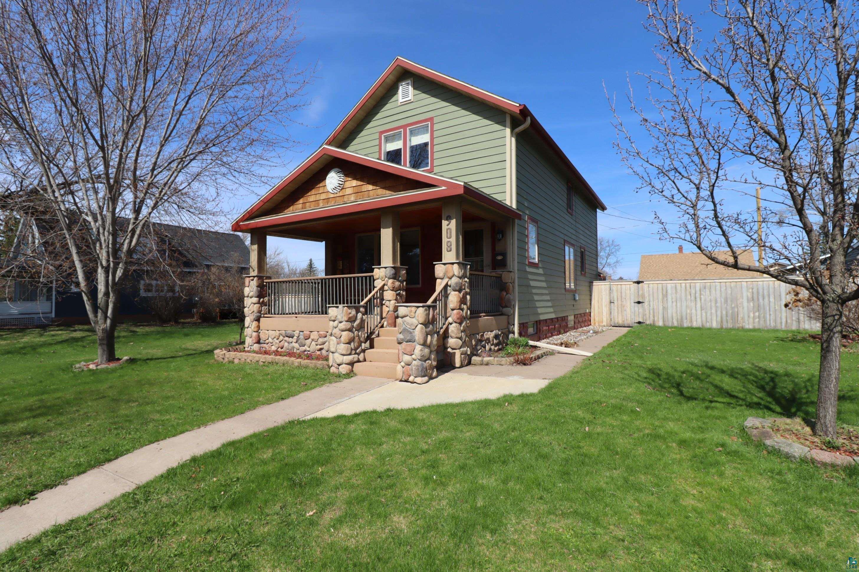 908 6th Ave W