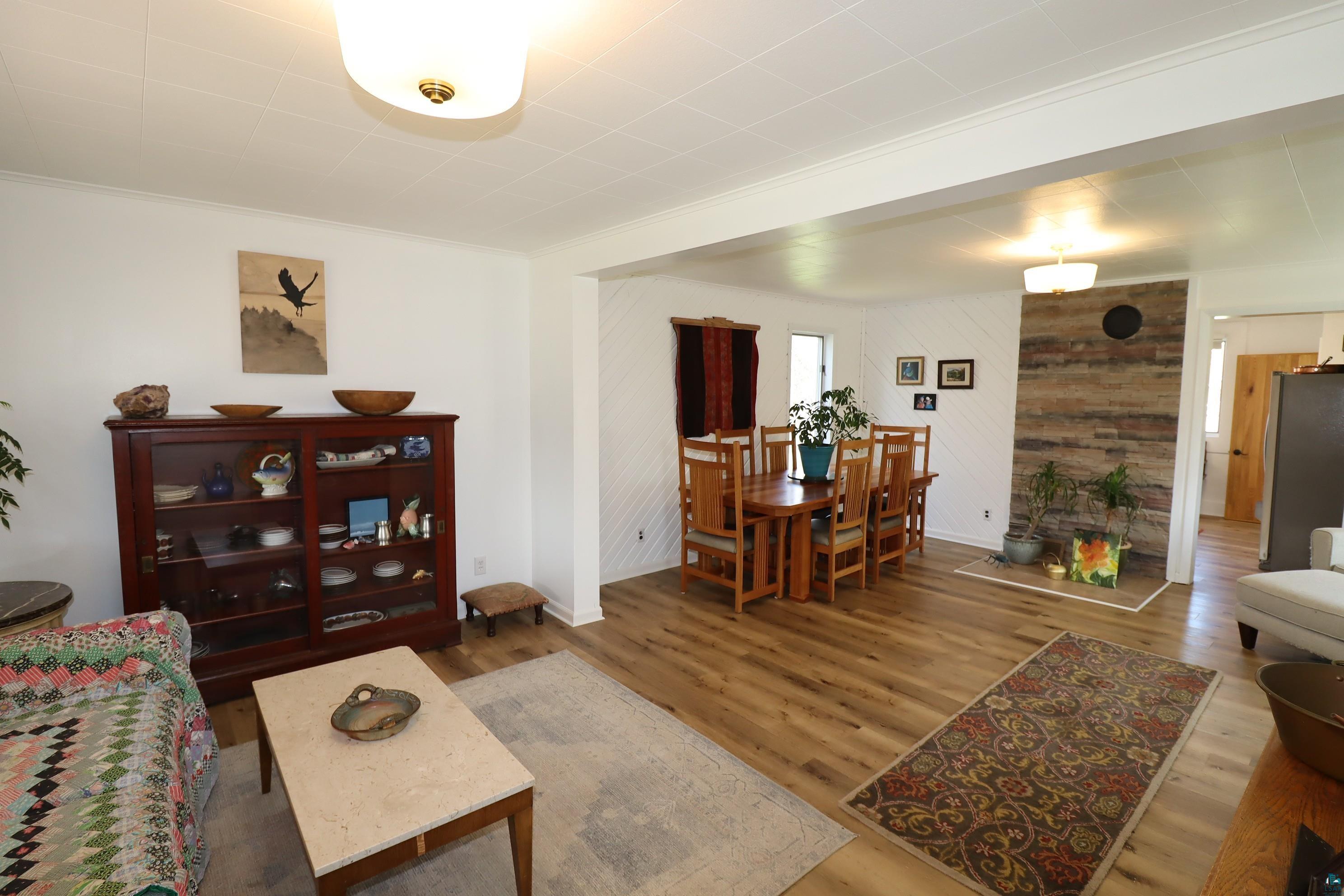 908 6th Ave W