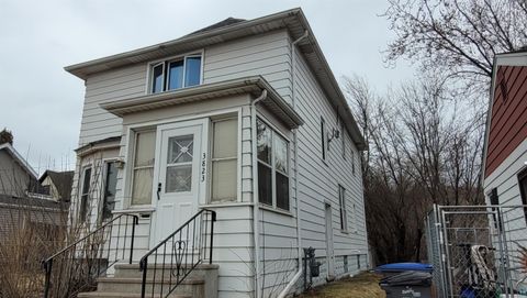 Tiny photo for 3823 W 6th St, Duluth, MN 55807 (MLS # 6124989)