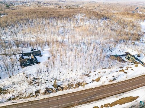 Photo of 93 W Skyline Pkwy, Duluth, MN 55810 (MLS # 6123876)
