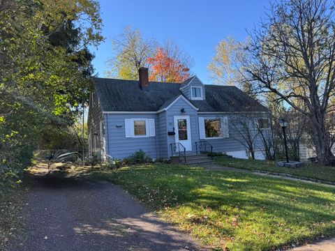 Photo of 110 E Chisholm St, Duluth, MN 55803 (MLS # 6122397)