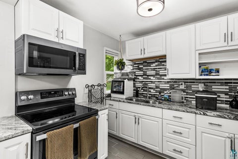 Tiny photo for 315 Kenilworth Ave, Duluth, MN 55803 (MLS # 6127725)
