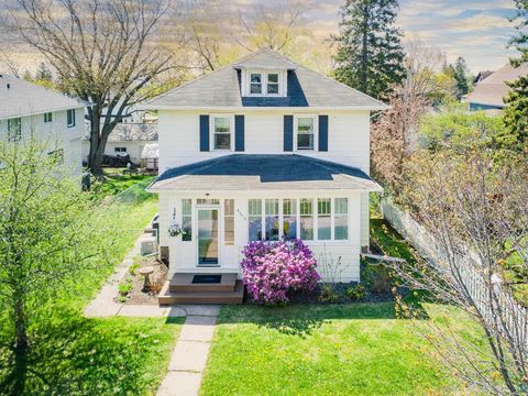 Photo of 4310 Regent St, Duluth, MN 55804 (MLS # 6125639)