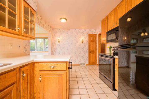 Tiny photo for 5014 Avondale St, Duluth, MN 55804 (MLS # 6125531)