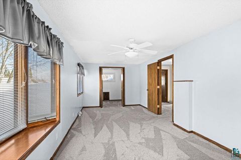 Tiny photo for 540 W Redwing St, Duluth, MN 55803 (MLS # 6124332)