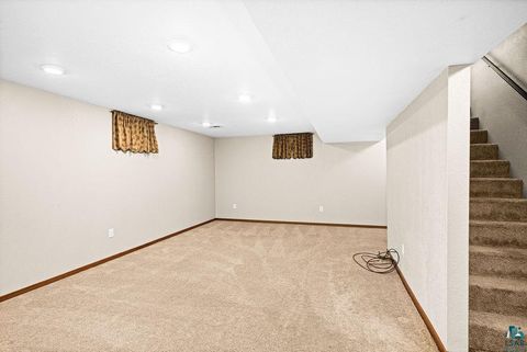 Tiny photo for 540 W Redwing St, Duluth, MN 55803 (MLS # 6124332)