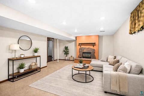 Tiny photo for 540 W Redwing St, Duluth, MN 55803 (MLS # 6124332)