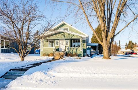 Photo of 903 10th Ave, Two Harbors, MN 55616 (MLS # 6123159)