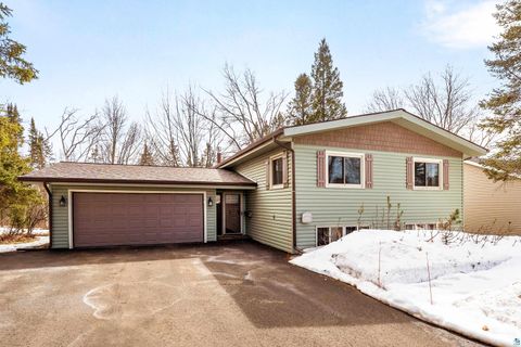Photo of 2 Northfield St, Duluth, MN 55803 (MLS # 6124188)