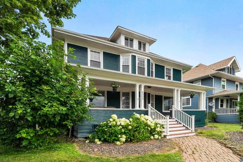 Photo of 5333 London Rd, Duluth, MN 55804 (MLS # 6126938)