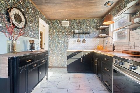 Tiny photo for 4814 Peabody St, Duluth, MN 55804 (MLS # 6122687)