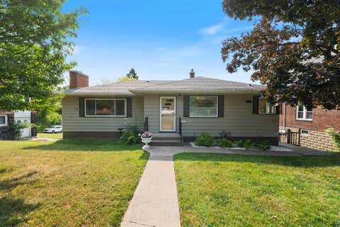 Photo of 2016 E 3rd St, Duluth, MN 55812 (MLS # 6127074)