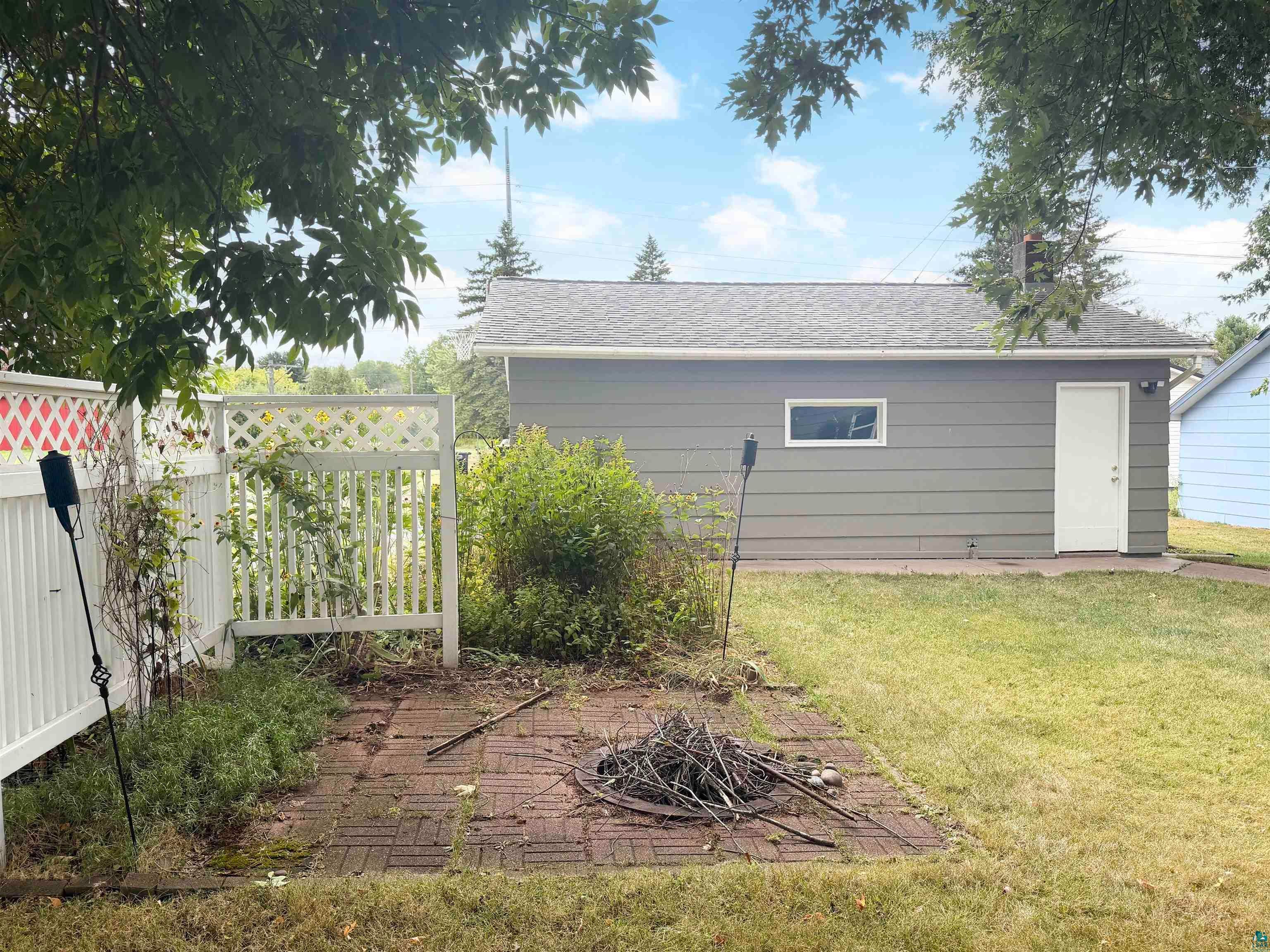621 18th Ave W