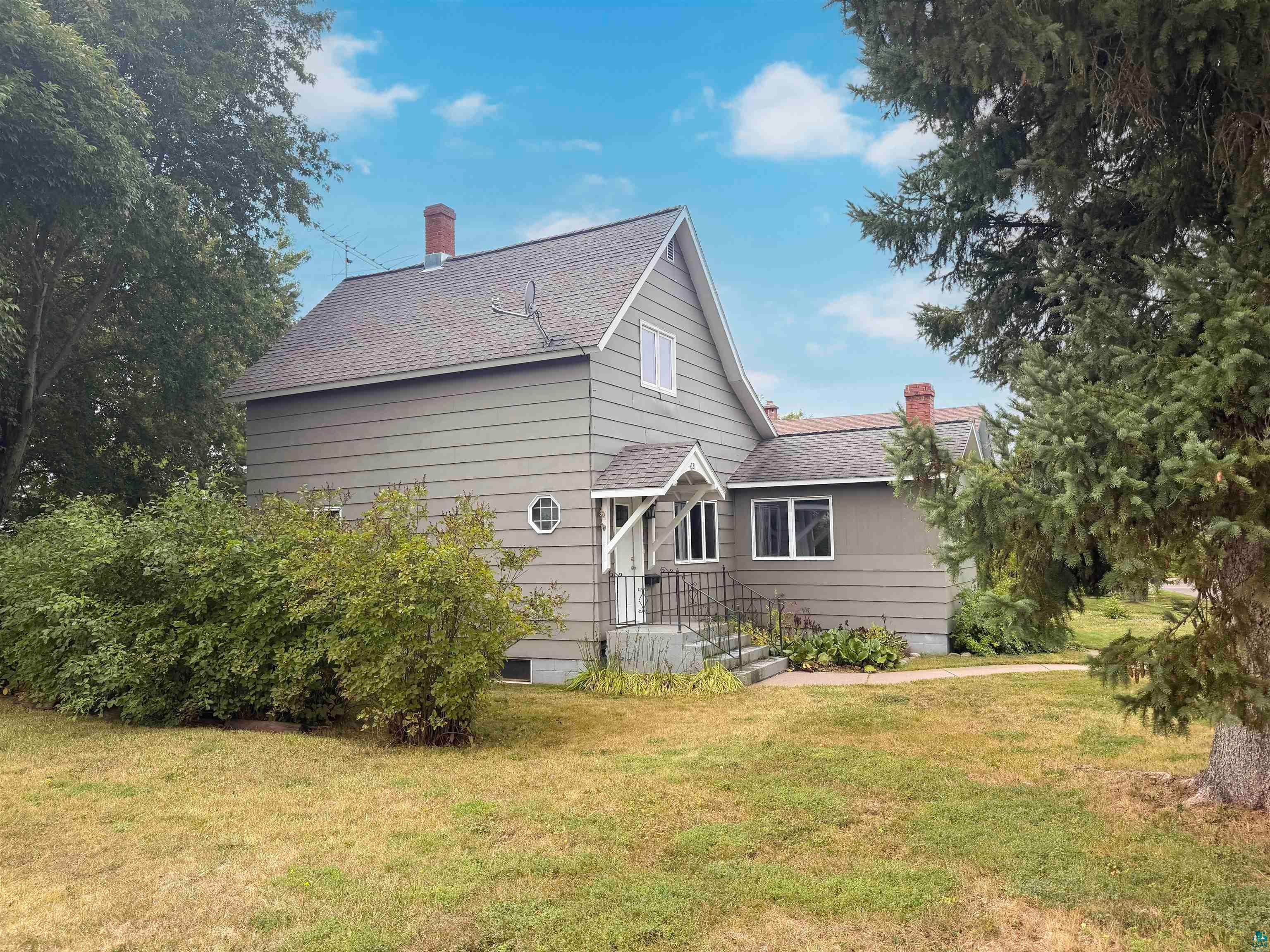 621 18th Ave W