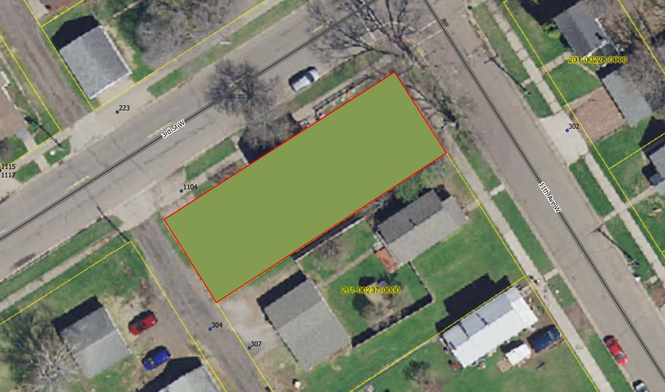 1104 3rd St W