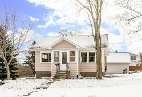 Photo of 6202 Tacony St, Duluth, MN 55807 (MLS # 6123056)