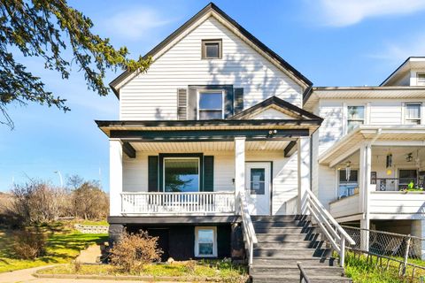 Photo of 5 W 7th St, Duluth, MN 55806 (MLS # 6125151)