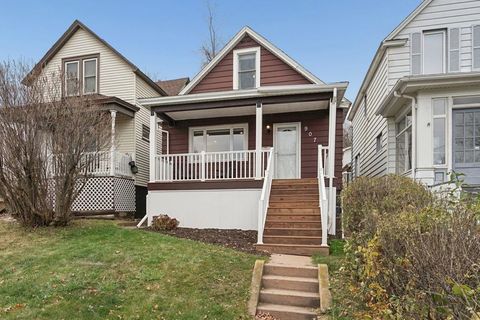 Photo of 907 E 7th St, Duluth, MN 55805 (MLS # 6122911)