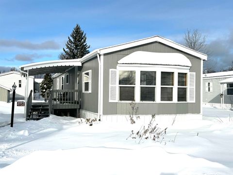 Photo of 4957 Evergreen Ln, Duluth, MN 55811 (MLS # 6123135)