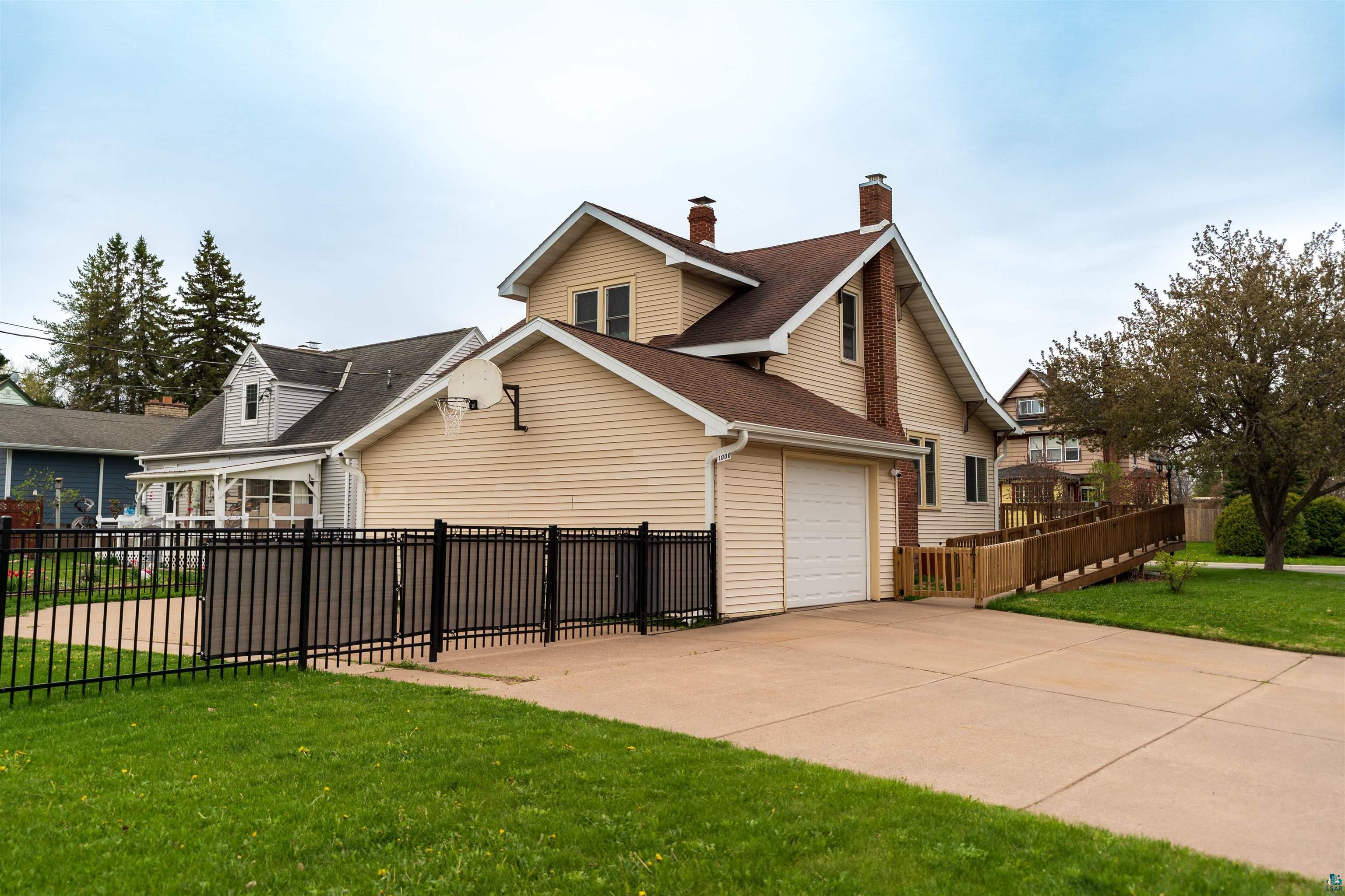 1000 MacArthur Ave