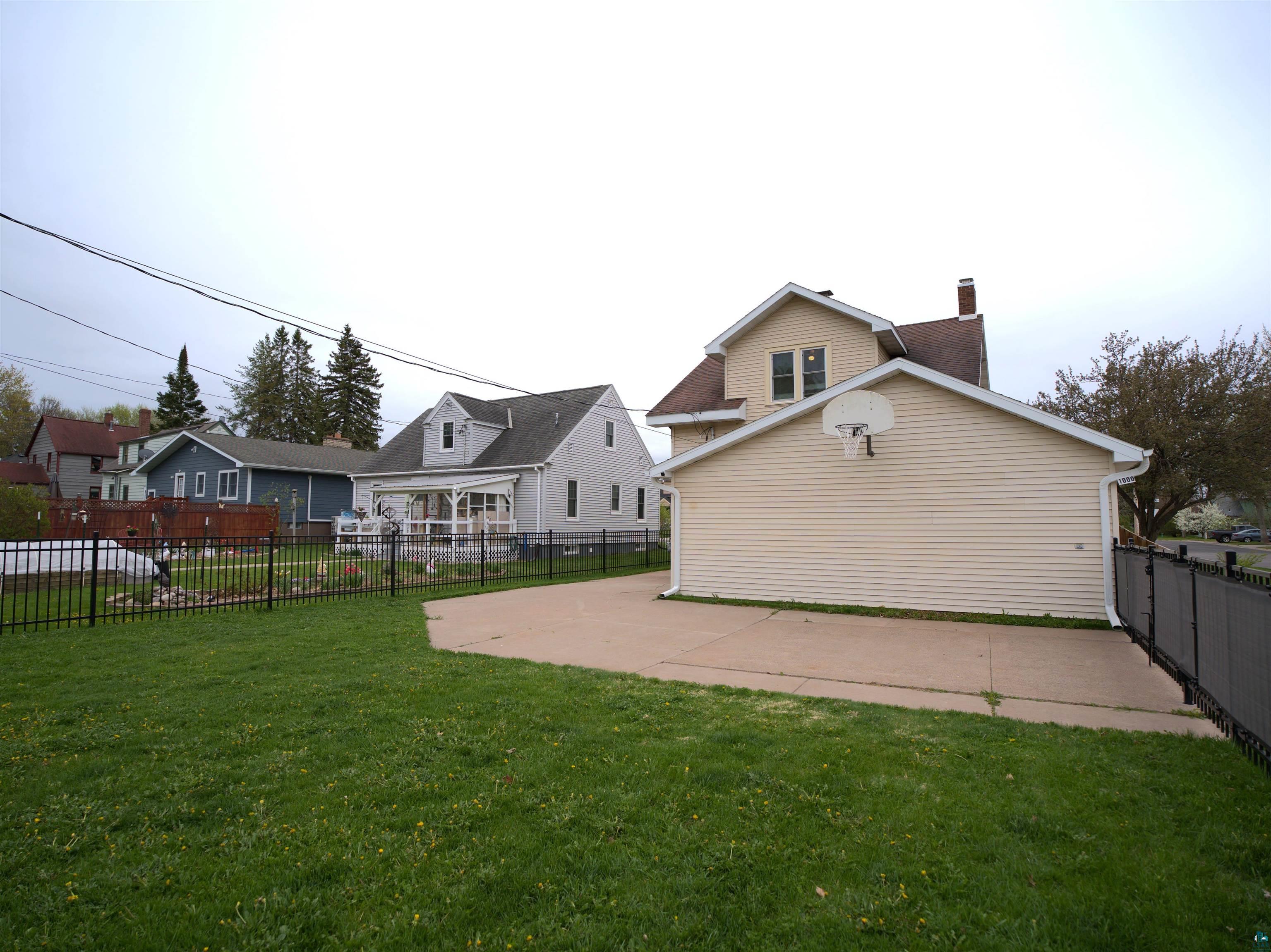 1000 MacArthur Ave