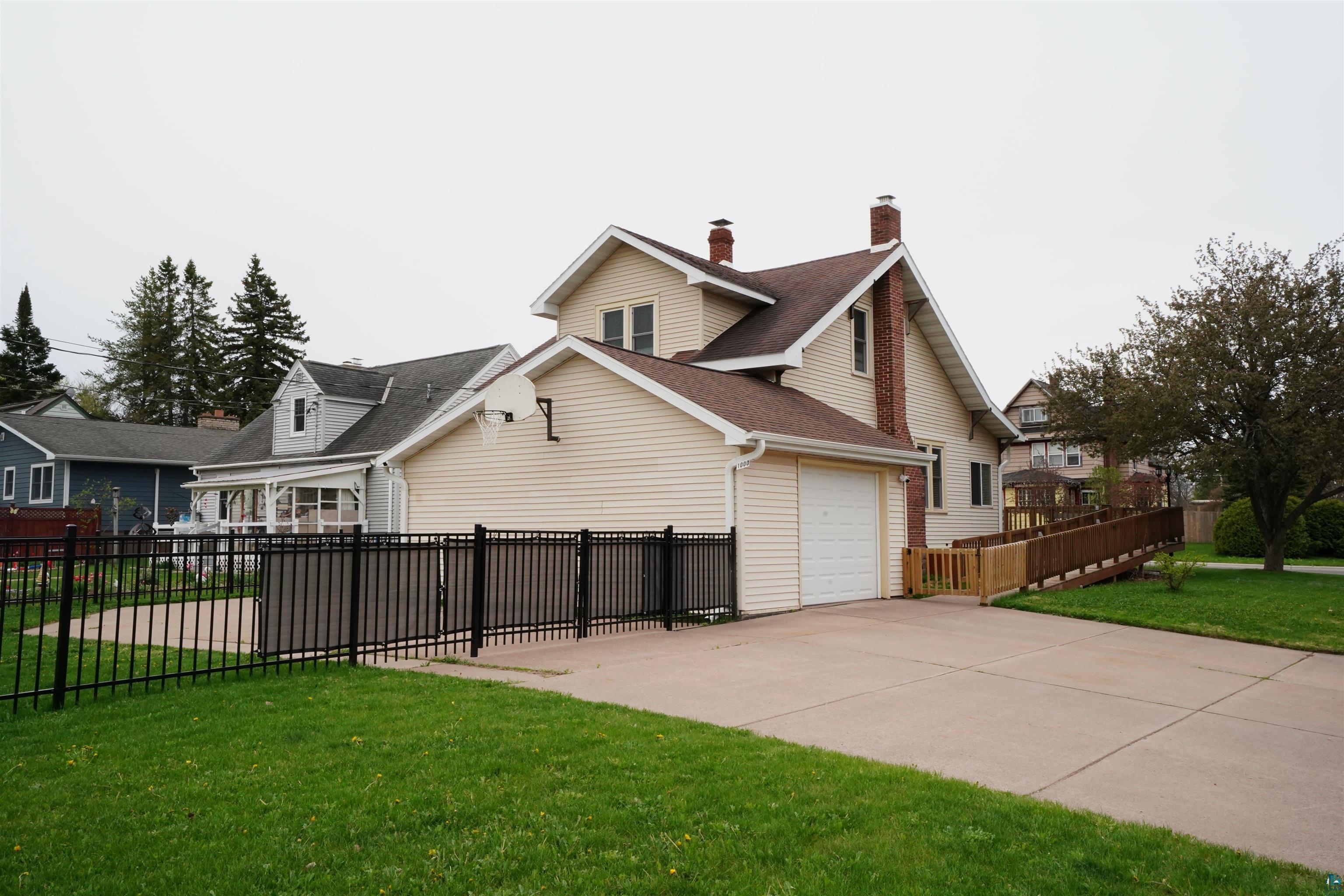 1000 MacArthur Ave