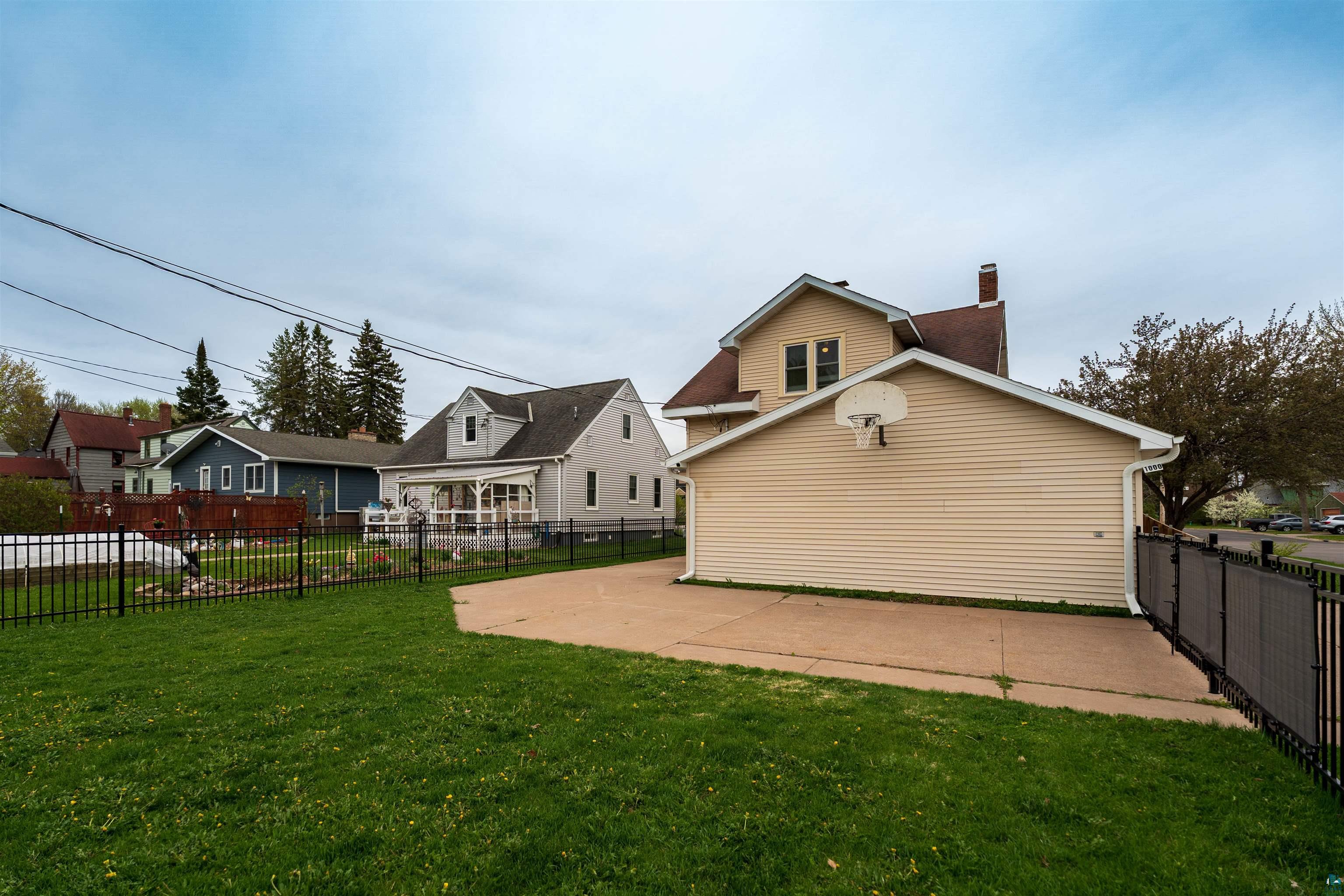 1000 MacArthur Ave