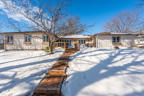 Photo of 907 Mellwood Ave, Duluth, MN 55804 (MLS # 6123703)