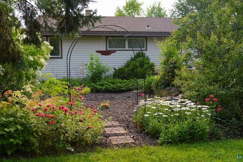Tiny photo for 817 Maple Bend Dr, Duluth, MN 55811 (MLS # 6123967)